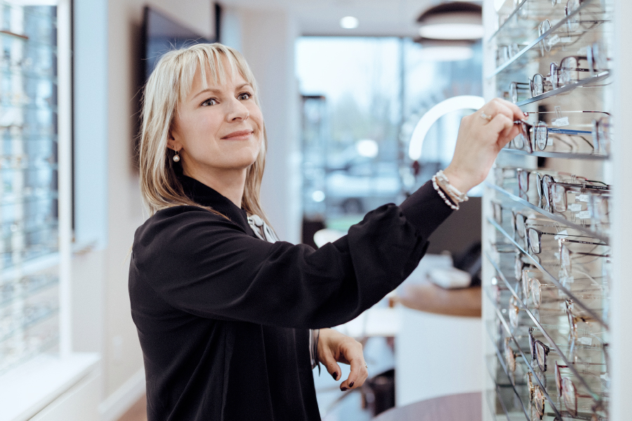 Iris sponsored post image. Woman selecting a frame.